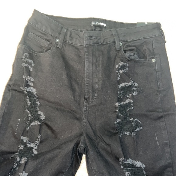 FASHION NOVA - Never worn black distressed jeans - Picture 11 of 12